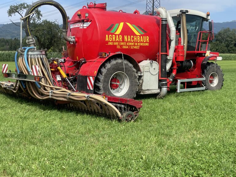 Bodenbearbeitung und Saat mit Mehrwert